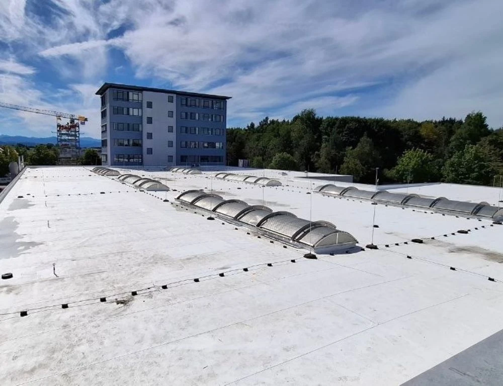 Flachdach-Komplettsanierung: Wann ist sie wirklich notwendig Flachdach-Komplettsanierung: Wann ist sie wirklich notwendig